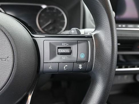 Used 2023 Nissan Rogue SV image 32