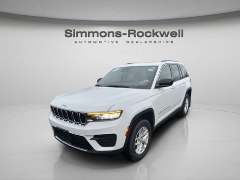 Used 2023 Jeep Grand Cherokee Laredo X AWD/4WD image 1