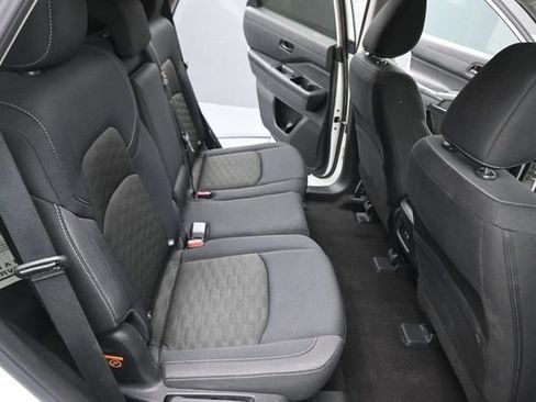 Used 2024 Nissan Pathfinder SV AWD/4WD image 16