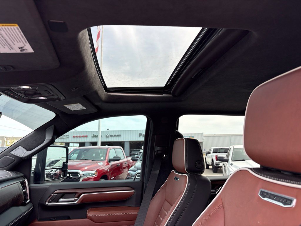 Used 2024 GMC Sierra 3500 Denali Ultimate AWD/4WD image 8