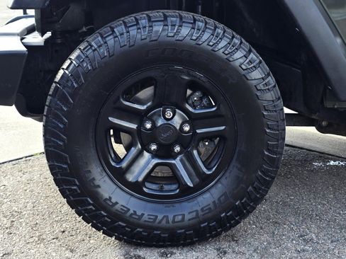 Used 2015 Jeep Wrangler Unlimited Sport image 9