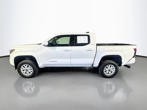 Used 2025 Toyota Tacoma SR5 AWD/4WD image 5