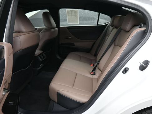 Used 2023 Lexus ES 350 w/ Premium Package FWD image 16