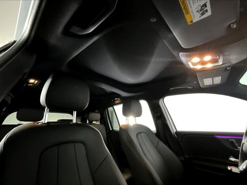 Used 2025 Mercedes-Benz GLB 250 4MATIC image 13