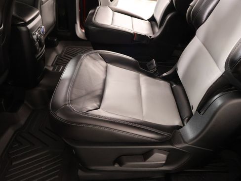 Used 2022 Ford Explorer XLT w/ Equipment Group 202A image 13