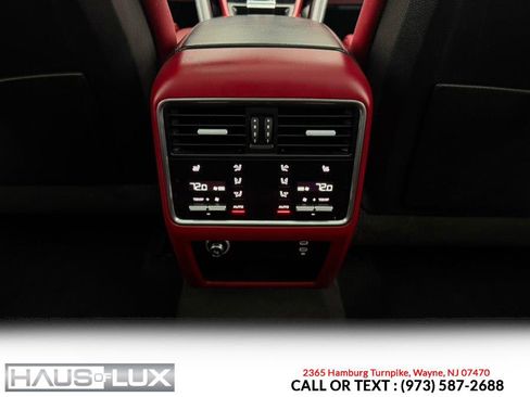 Used 2023 Porsche Cayenne Platinum Edition AWD/4WD image 24