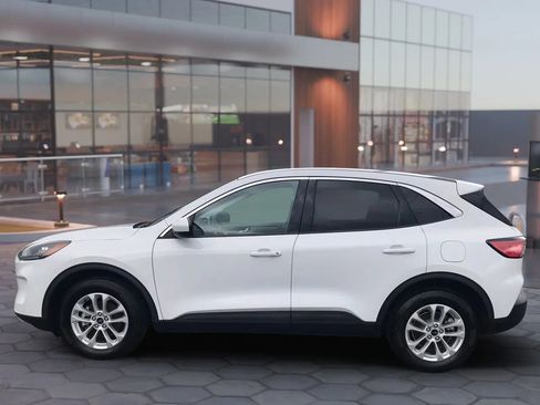 Used 2021 Ford Escape SE w/ Cold Weather Package AWD/4WD image 5