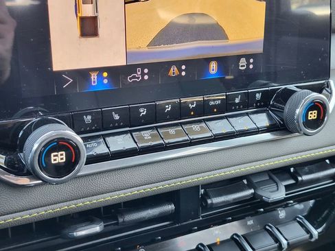 Used 2025 Chevrolet Colorado ZR2 w/ ZR2 Bison Edition AWD/4WD image 23