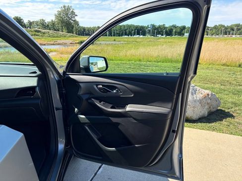 Used 2023 Chevrolet Traverse LT FWD image 28