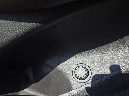 Used 2017 Buick Envision Essence FWD image 19