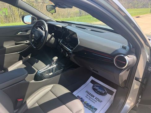 Used 2025 Chevrolet Trax RS w/ Driver Confidence Package FWD image 23