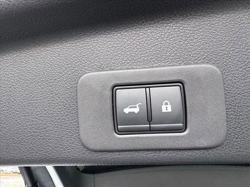 Certified 2025 Nissan Murano SV image 11