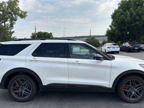 Used 2025 Ford Explorer ST AWD/4WD image 11