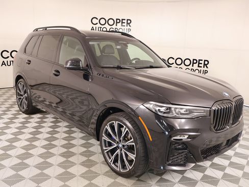 Used 2022 BMW X7 xDrive40i w/ M Sport Package AWD/4WD image 1