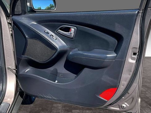 Used 2011 Hyundai Tucson GLS w/ Navigation Pkg 2 FWD image 13