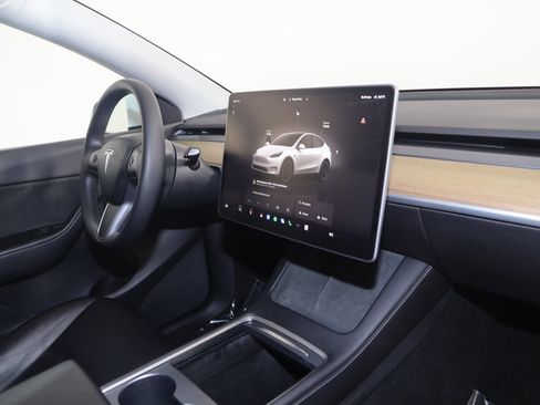 Used 2022 Tesla Model Y Performance image 43