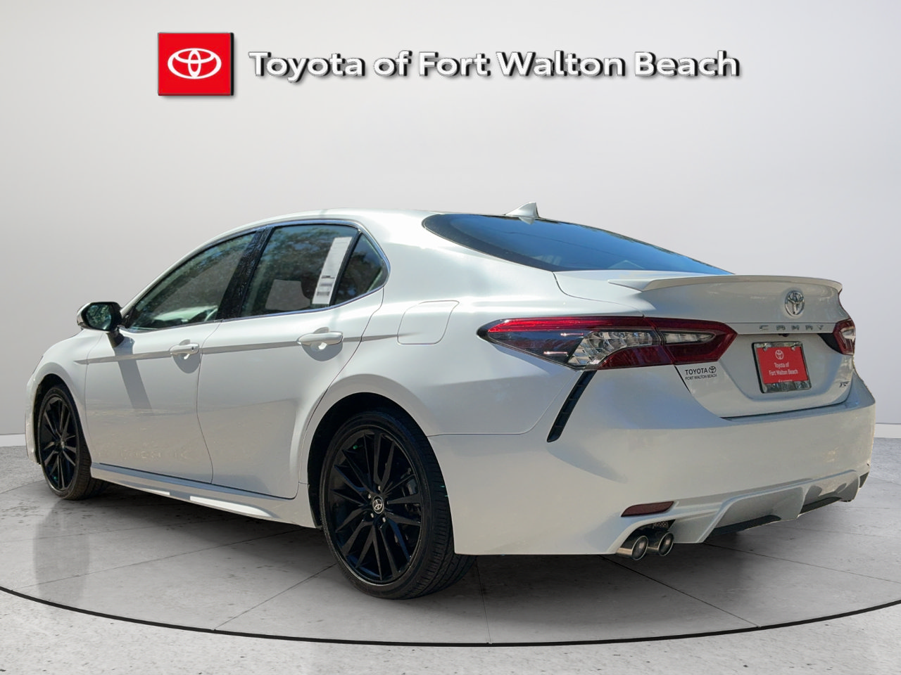 Used 2024 Toyota Camry XSE FWD image 4