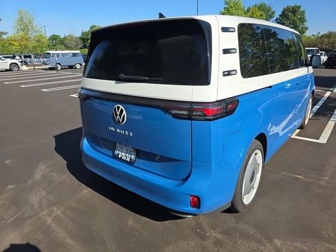Used 2025 Volkswagen ID. Buzz Pro S Plus RWD image 16