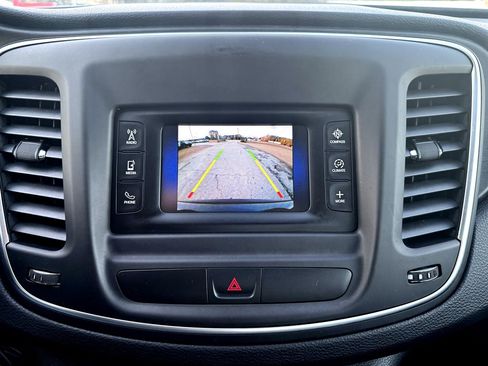 Used 2015 Chrysler 200 Limited w/ Convenience Group FWD image 4