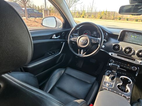Certified 2019 Kia Stinger Base image 9