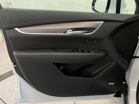 New 2025 Cadillac XT6 Luxury w/ LPO, Floor Liner Package image 15