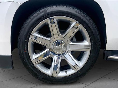 Used 2018 Cadillac Escalade ESV Luxury image 11