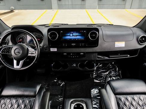 Used 2024 Mercedes-Benz Sprinter 2500 image 32