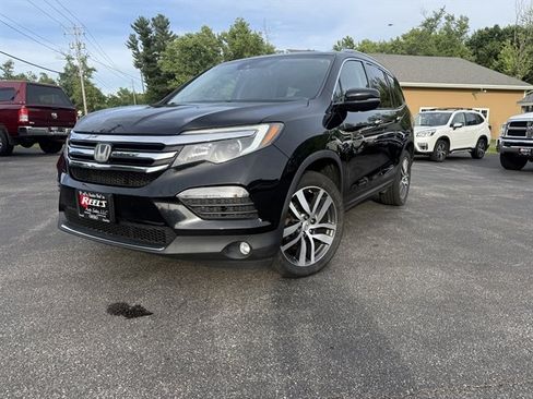 Used 2018 Honda Pilot Touring image 1