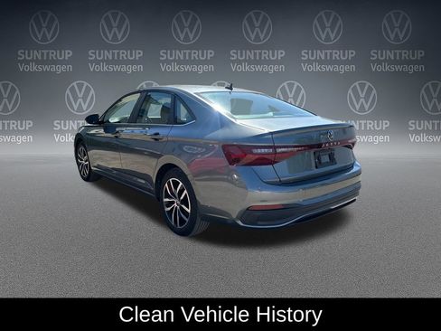 Used 2025 Volkswagen Jetta SE FWD image 3