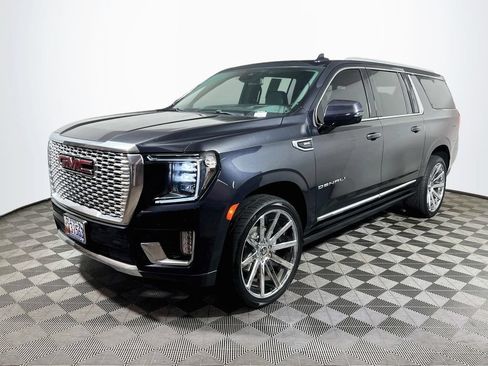 Used 2023 GMC Yukon XL Denali AWD/4WD image 3