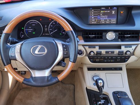 Used 2015 Lexus ES 300h image 28