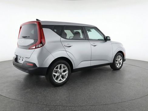 Used 2025 Kia Soul LX w/ LX Technology Package FWD image 9