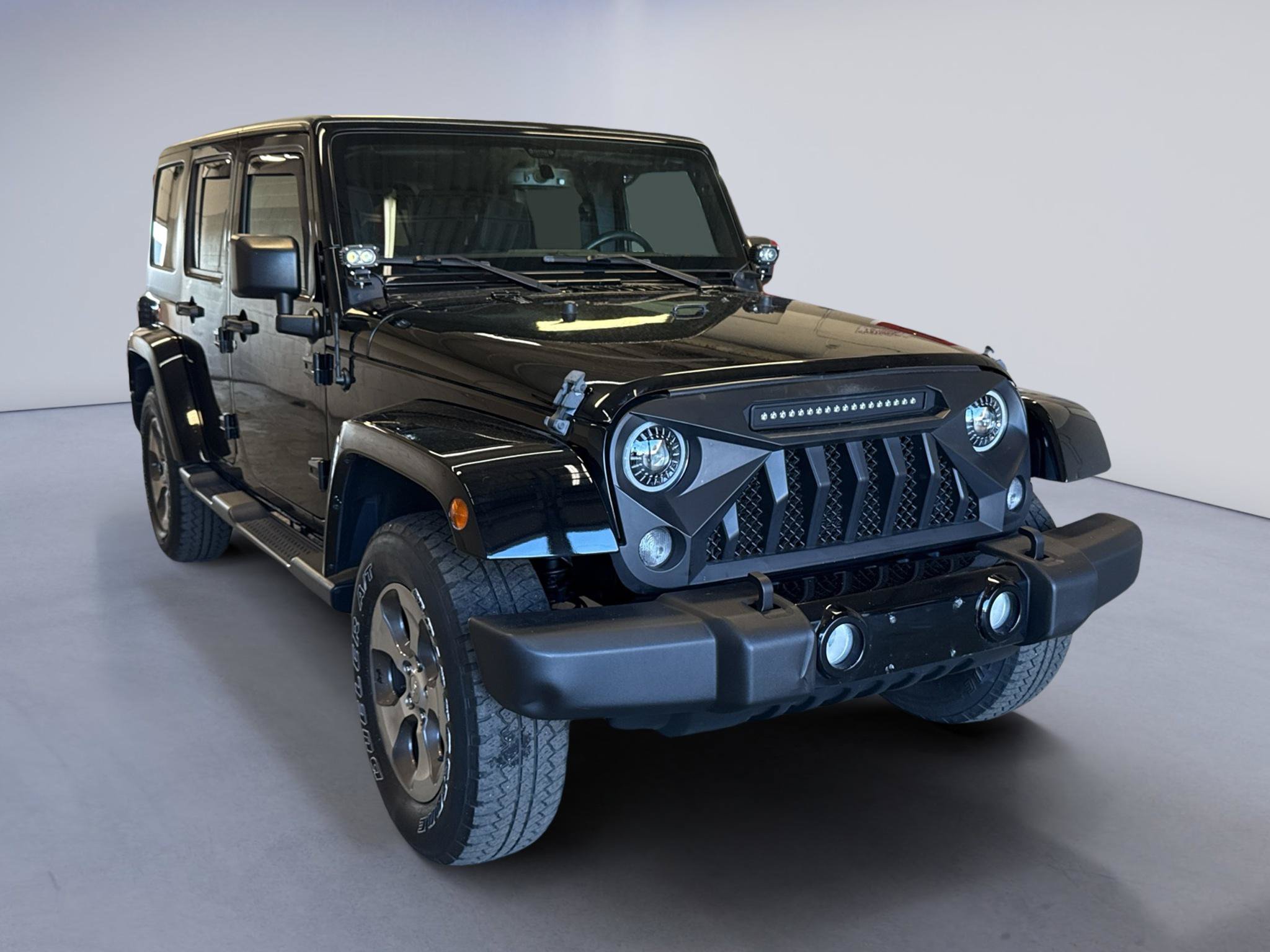Used 2016 Jeep Wrangler Unlimited Sahara w/ Dual Top Group AWD/4WD image 1