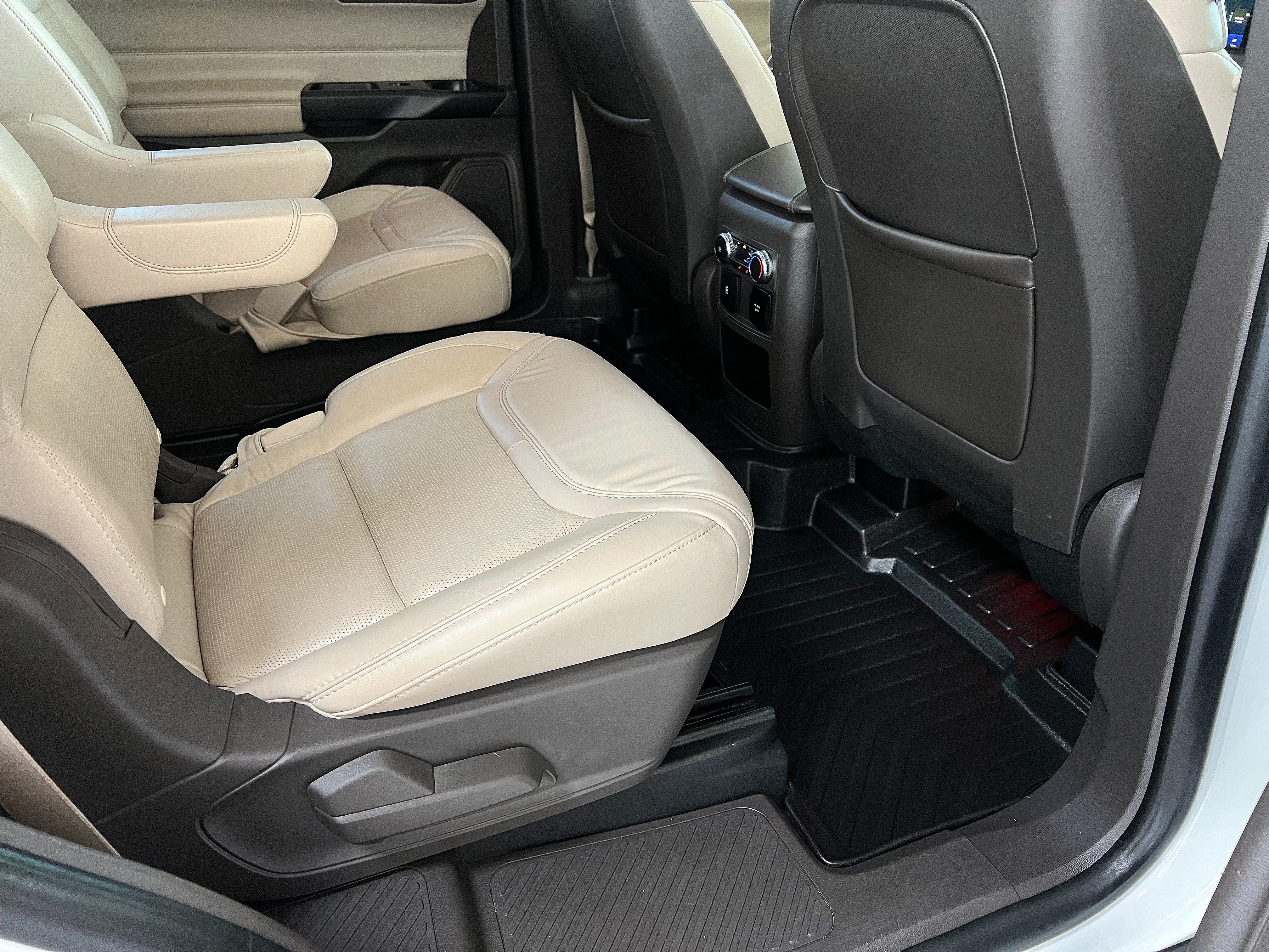 Used 2020 Ford Explorer Platinum w/ Premium Technology Package AWD/4WD image 29