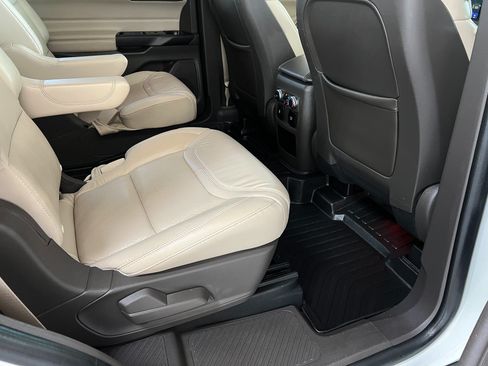 Used 2020 Ford Explorer Platinum w/ Premium Technology Package AWD/4WD image 29