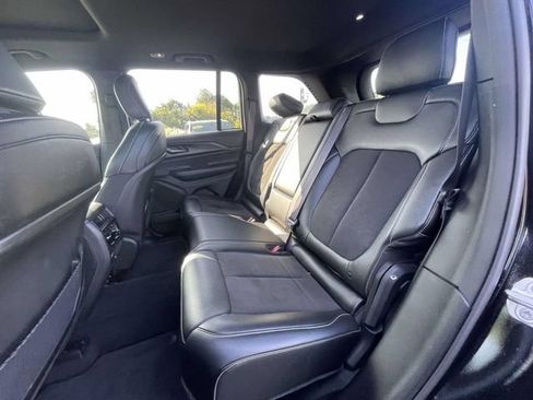 Used 2023 Jeep Grand Cherokee Altitude RWD image 13