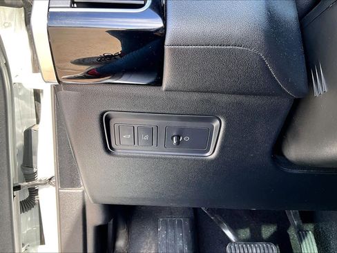 Used 2017 Land Rover Range Rover Sport HSE image 32