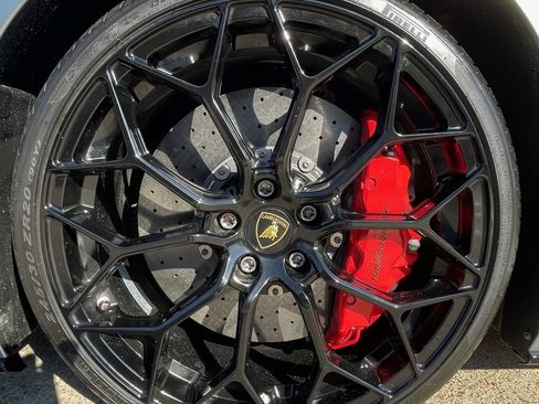 Used 2020 Lamborghini Huracan EVO image 13