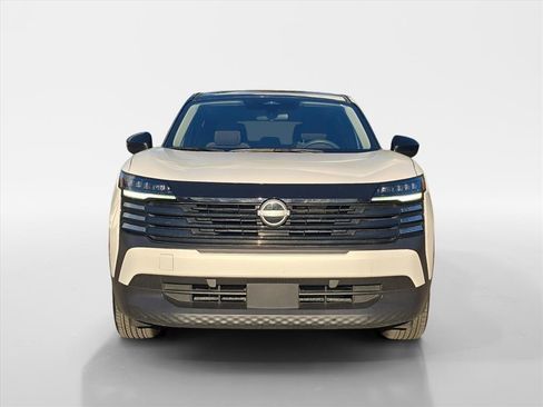 Used 2025 Nissan Kicks SV w/ Illumination Package image 9