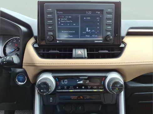 Used 2022 Toyota RAV4 XLE AWD/4WD image 18