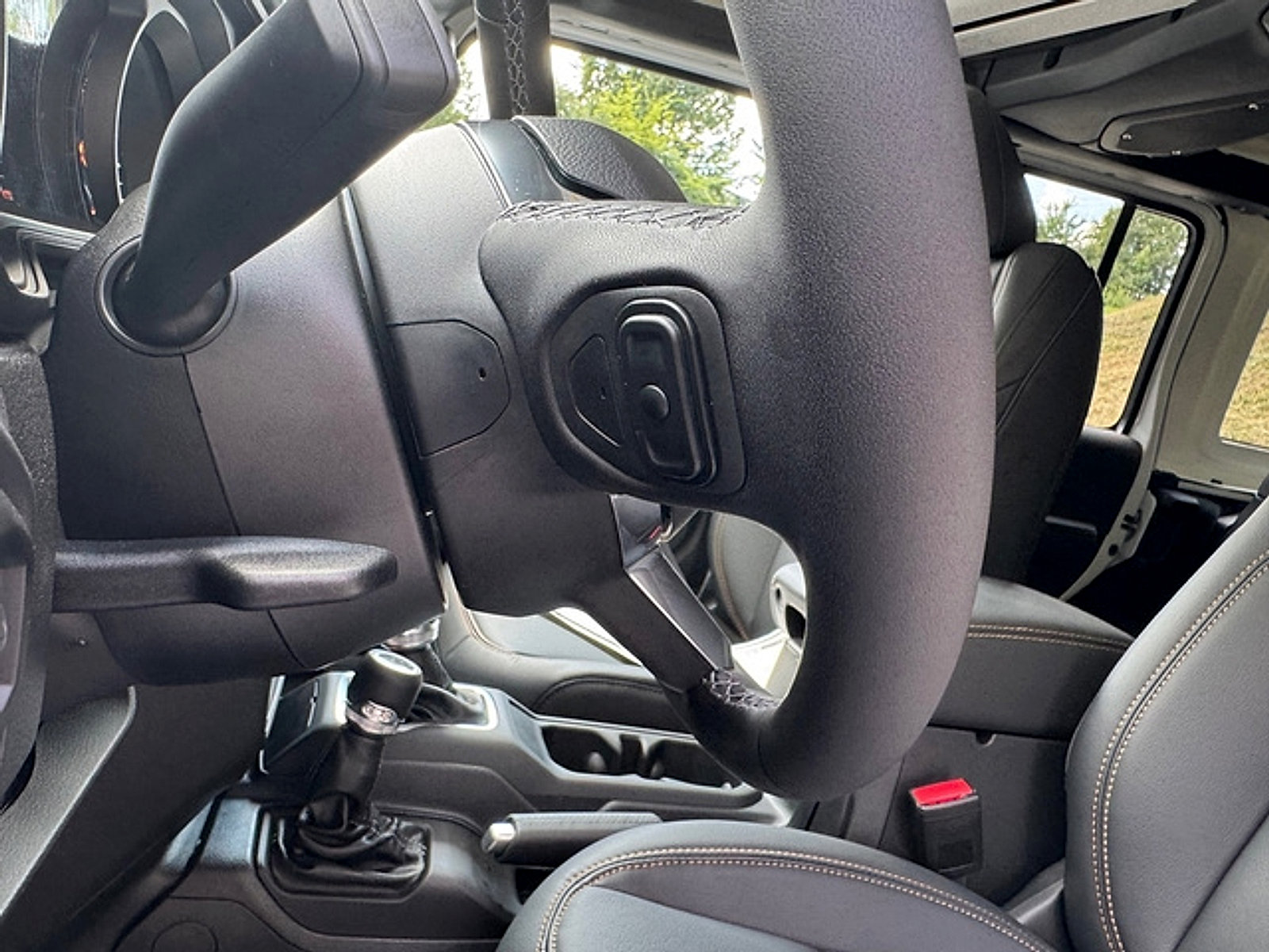 New 2026 Jeep Wrangler Unlimited Sahara AWD/4WD image 14