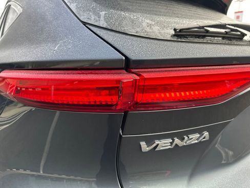 Used 2024 Toyota Venza Limited image 10