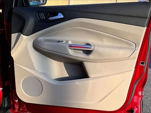 Used 2017 Ford Escape SE image 21