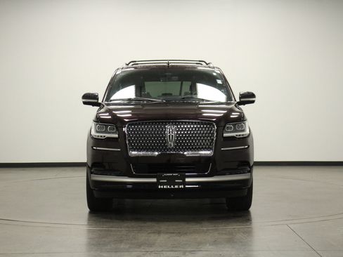 Used 2024 Lincoln Navigator Reserve image 3