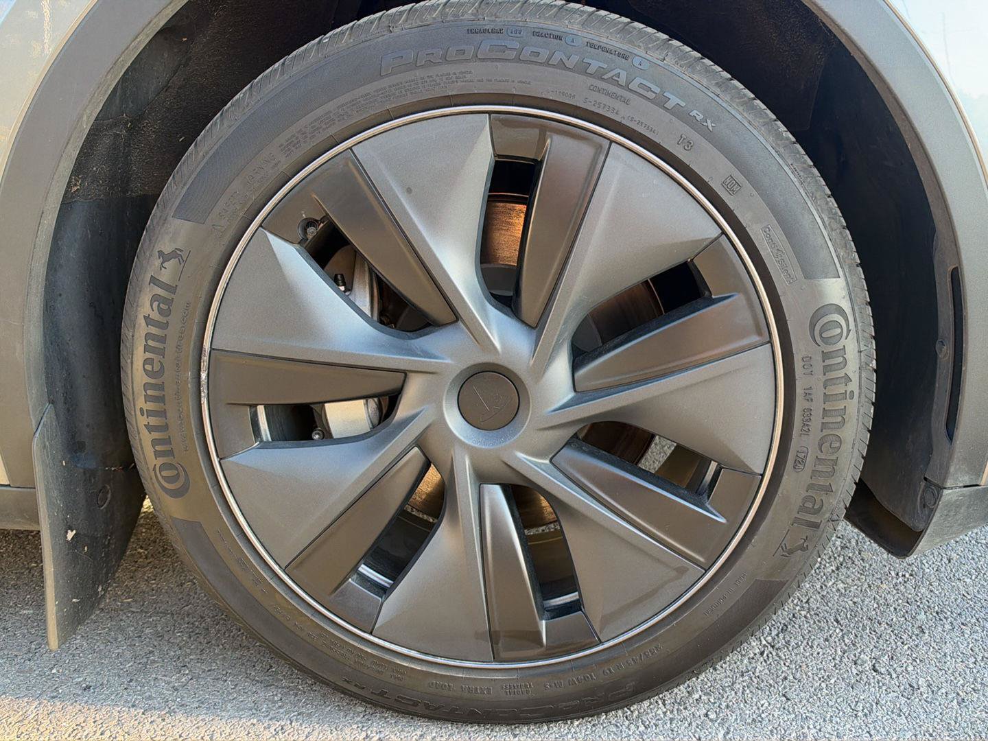 Used 2024 Tesla Model Y Long Range AWD/4WD image 10