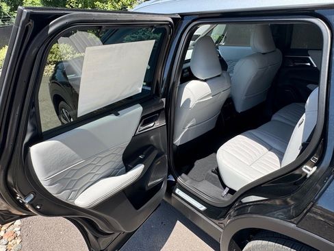 New 2025 Mitsubishi Outlander AWD image 20