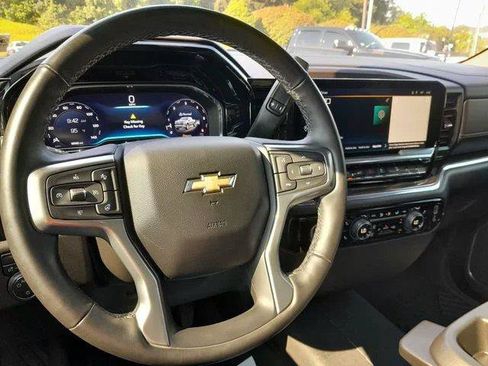 Used 2024 Chevrolet Silverado 1500 LT AWD/4WD image 11