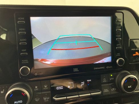 Used 2021 Toyota Highlander XSE image 28