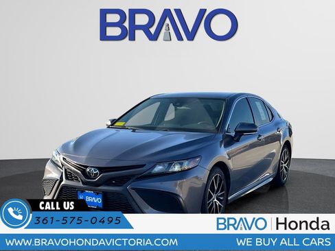 Used 2023 Toyota Camry SE FWD image 1