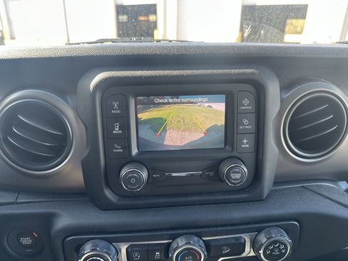 Used 2020 Jeep Wrangler Sport image 15